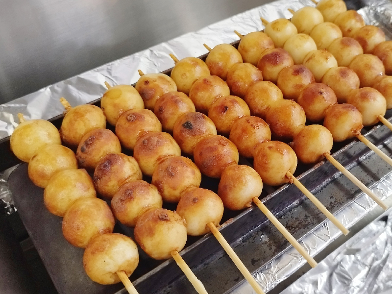 グルメコーナーの焼き立てみたらし団子